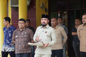 Bupati Al-Farlaky Tuntut Pelayanan Prima di Kantor Kecamatan