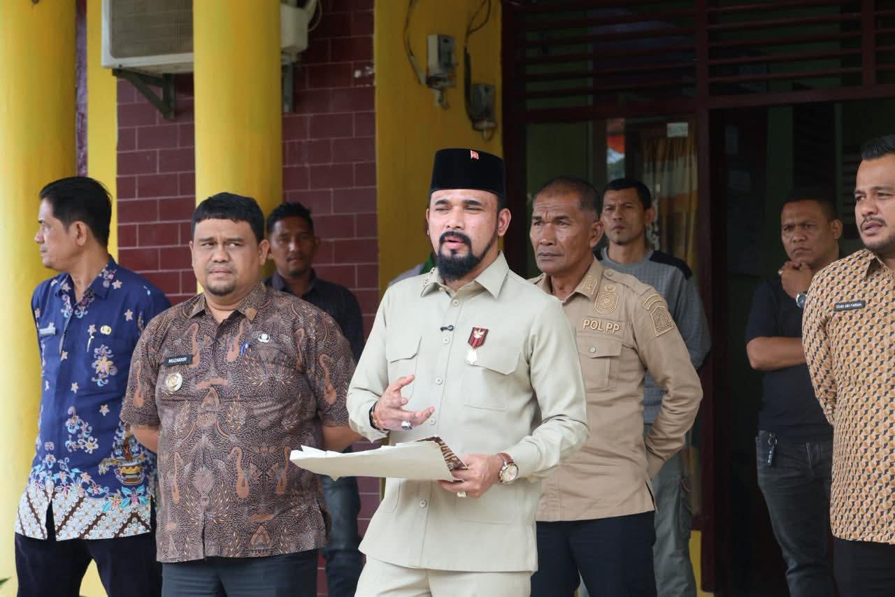 Bupati Al-Farlaky Tuntut Pelayanan Prima di Kantor Kecamatan