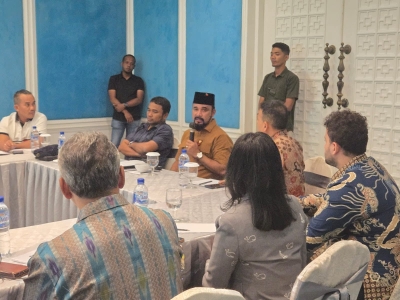 Bupati Al- Farlaky Jajaki Kerjasama Dengan Naval Group Untuk Bangun Pabrik Pinus