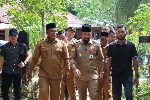Potret Kepedulian  Bupati Al- Farlaky Untuk Armiati di Madat