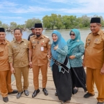 Bupati Al-Farlaky Tinjau dan Rencanakan Pembangunan Jembatan Naleung