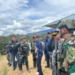 Bupati Puncak Kunjungi Prajurit Satgas Yonif 700/Wyc di Titik Kuat Bendungan, Sinergi Semakin Kuat untuk Membangun Tanah Papua