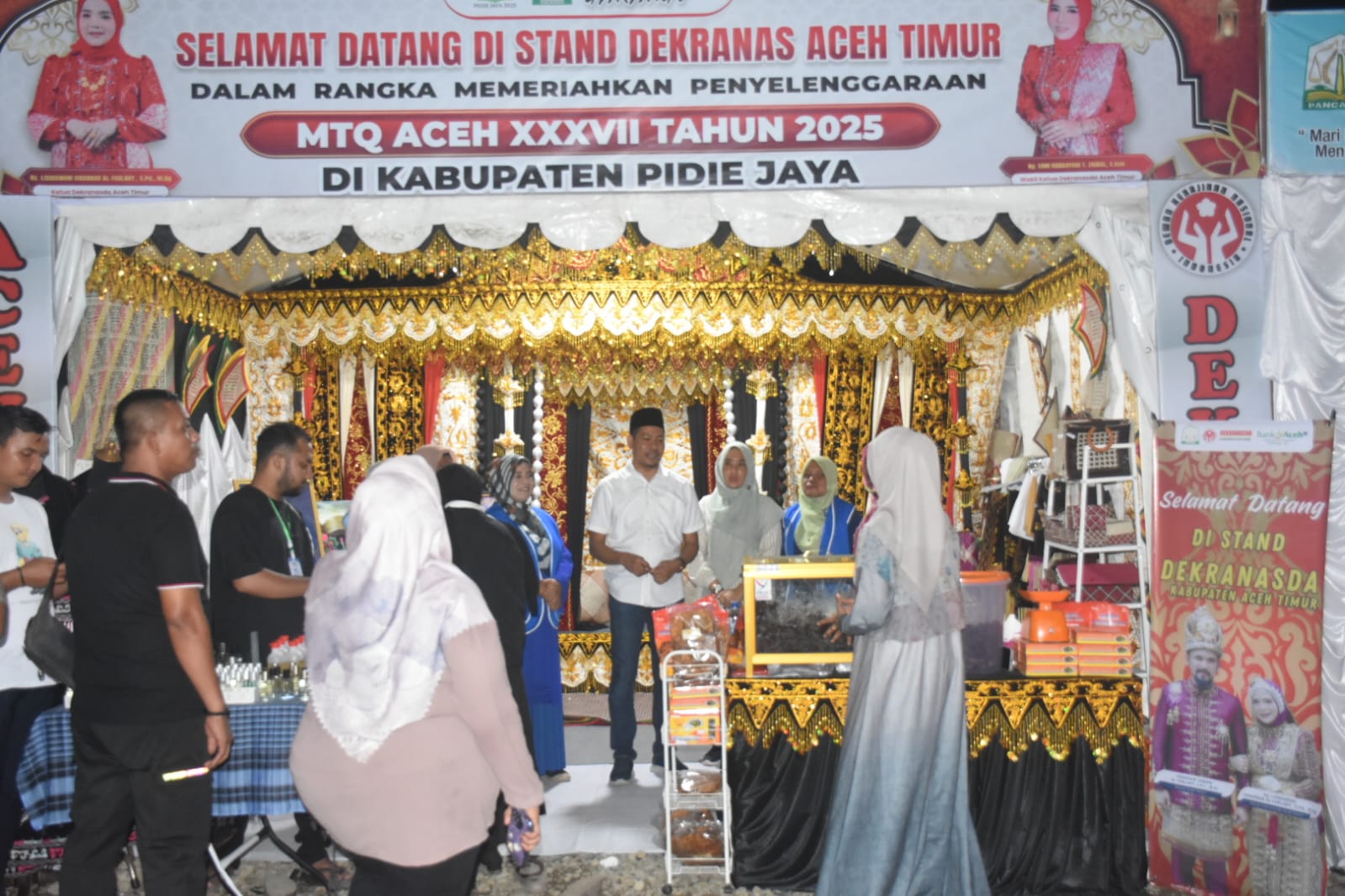 Stand Dekranasda Aceh Timur Dilirik Pengunjung MTQ Aceh di Pidie Jaya