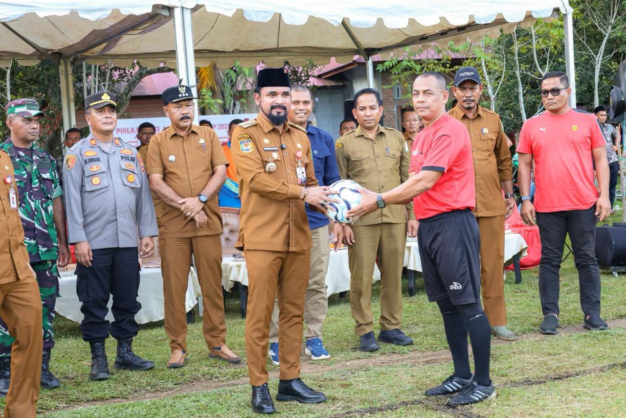 Bupati Al-Farlaky Buka Piala Bupati Aceh Timur Cup 2025