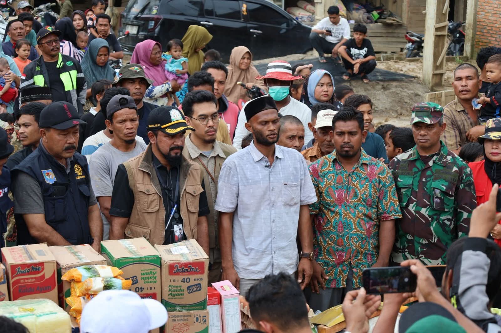 Bupati Al-Farlaky Bawa Relawan Medis , Pantau Kesehatan Warga Cek Mbon