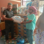 Kepala Sekolah SMPN 2 Julok Nurdin Menyalurkan Bantuan Kepada Siswa – Siswinya 