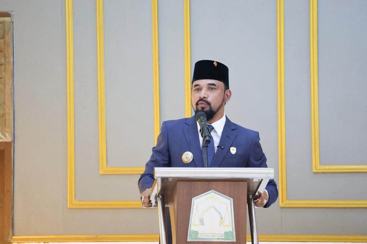 Lantik 68 Keuchik, Bupati Al-Farlaky Minta Gercep Bantu Penanggulangan Bencana