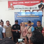 Bupati Al-Farlaky Pantau Perekaman Adminduk Warga Terdampak Bencana di Rantau Peureulak