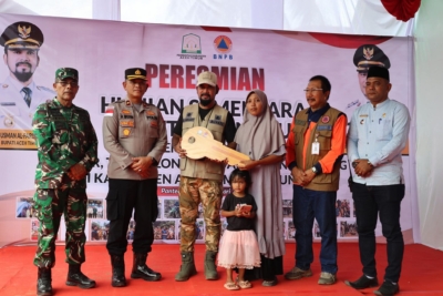 Bupati Al Farlaky Resmikan Pembangunan Hunian Sementara BNPB di Pante Bidari