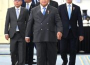 Presiden Prabowo Subianto Menyaksikan Pengucapan Sumpah Adies Kadir Sebagai Hakim Konstitusi di Istana Negara