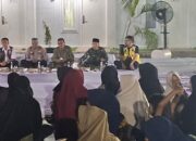 Danramil 02/Krb Sahur dan Subuh Bersama Warga di Huntara II Bareng Menteri PU-RI