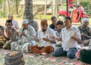 Bupati Al-Farlaky Melayat ke Rumah Empat Pelajar Tenggelam di Perairan Peudawa