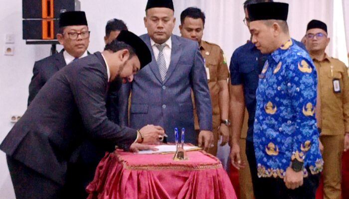 Bupati Al-Farlaky Lantik 145 Penjabat, dr. Dian Fakhruzi Sebagai Kepala Bidang Penunjang Medis RSUD SAAS Peureulak