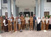 Bupati Al- Farlaky Instruksikan Gotong Royong, Seluruh ASN Turun Bersihkan Lingkungan Kantor Dinas