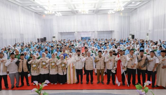 Bupati Al- Farlaky Lepas Jamaah Haji Kloter 7 di Banda Aceh