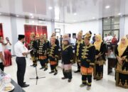 Kukuhkan Pengurus MAA Aceh Timur 2026-2030, Bupati Al-Farlaky Tekankan Pelestarian Adat