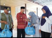 Bupati Armia Dampingi Dirjen Adwil Kemendagri Tinjau Fasih di Huntara, Sekaligus Serah Bantuan Alakadar