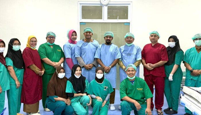 Bupati Al-Farlaky Pantau Operasi Bibir Sumbing