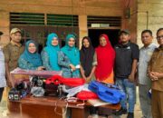 Ketua TP PKK Bantu Mesin Jahit kepada Siswi Kurang Mampu