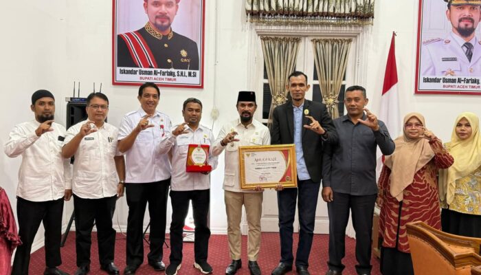 Bupati Al- Farlaky Terima Penghargaan Dari KIA