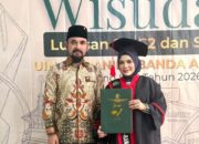 Ny Lismawani, Istri Bupati Al-Farlaky Raih Gelar Doktor