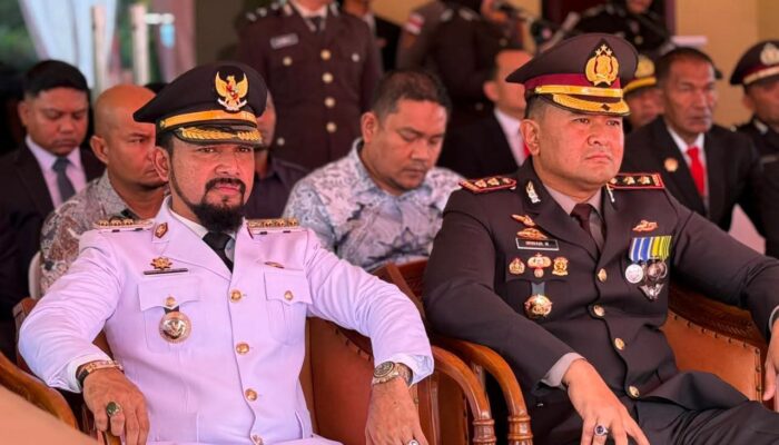 Bupati Al Farlaky Hadiri Upacara HUT Bhayangkara ke-80 di Mapolres Aceh Timur