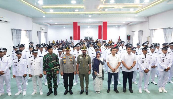 Bupati Al Farlaky Lantik 57 Keuchik, Minta Fokus Layani Masyarakat