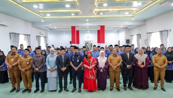 Bupati Al-Farlaky Lantik 45 Kepala Sekolah