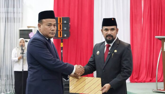 Bupati Al- Farlaky Lantik T. Reza Rizki  Pj.Sekda Aceh Timur