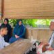 Ketua TP PKK Aceh Timur Ny. Dr. Lismawani, S. Pd., M. Ag mengantarkan Irfan ke Dayah Amal Peureulak 