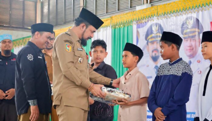 Bupati Al-Farlaky Buka Khitan Massal Baitul Mal, 118 Anak Terima Layanan dan Santunan
