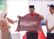 Bupati Armia Fahmi Apresiasi KAGAMA Peduli, Serahkan 26 Unit Huntara