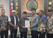 Luar Biasa, Usulkan Pembangunan Jalan hingga Kantor Desa, Bupati Armia Fahmi Temui Mendes PDT